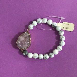 NWT Marble look beads with purple stone in gold💜